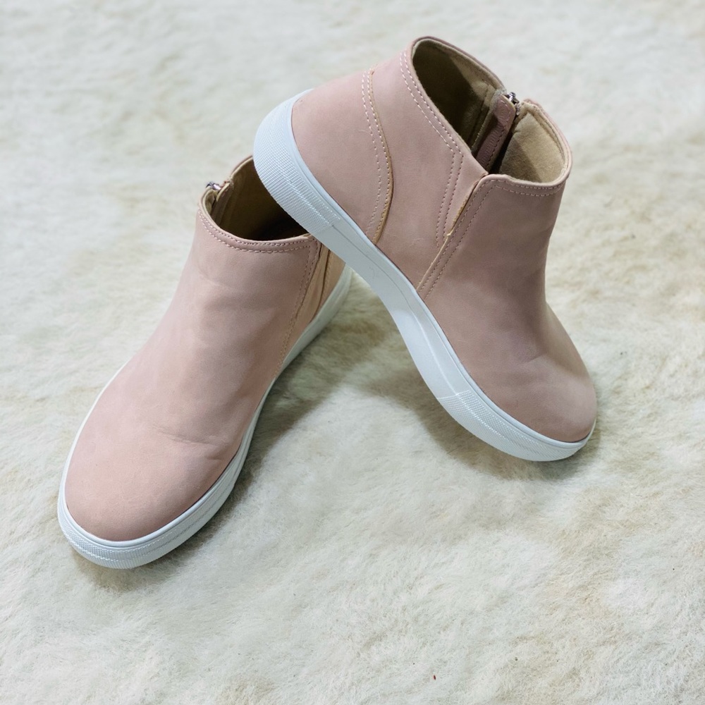 BNWT Platform Sneaker